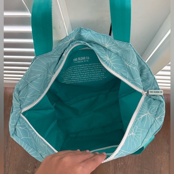 Hawaiian Leaf Tote Bag - Picture 4 of 9